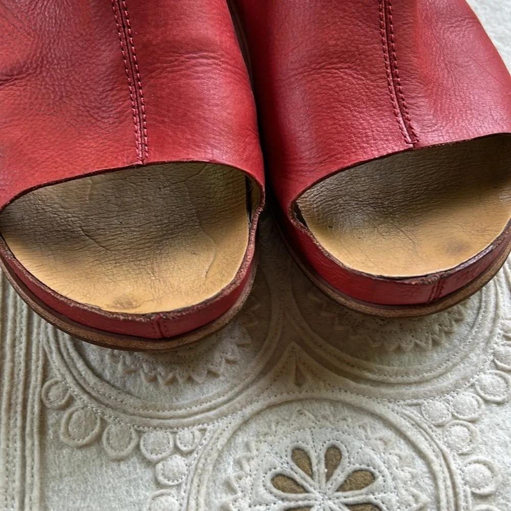 Kork-Ease Red Mules with Crossover Straps - Picture 3 of 10